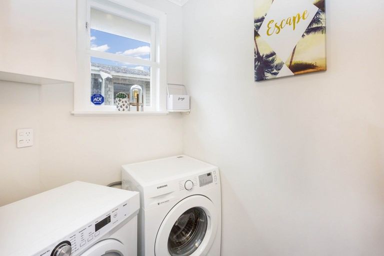 Photo of property in 9 Oregon Drive, Maoribank, Upper Hutt, 5018