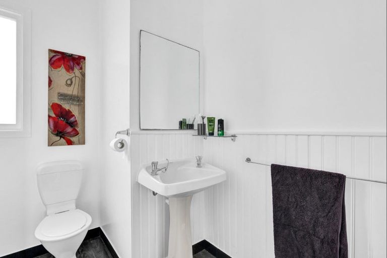 Photo of property in 13 Page Street, Stratford, 4332