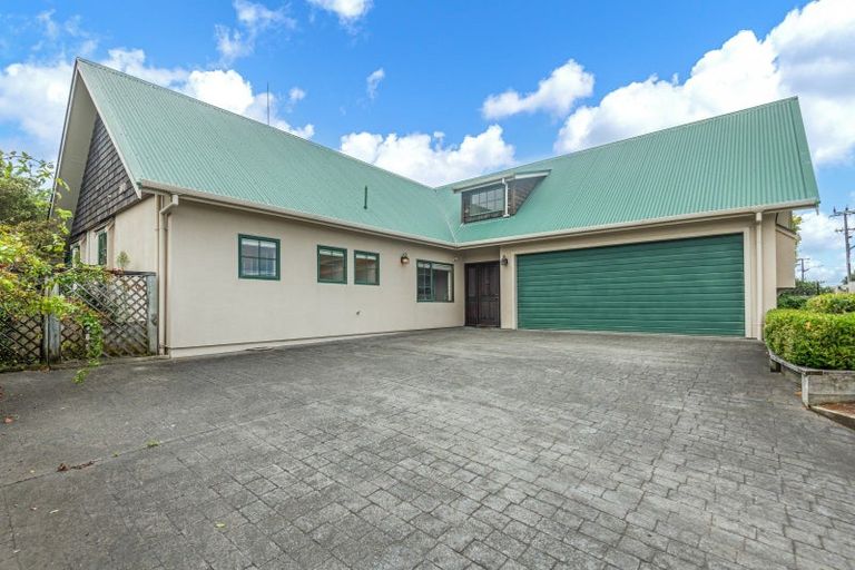 Photo of property in 6 Wanganui Road, Marton, 4710