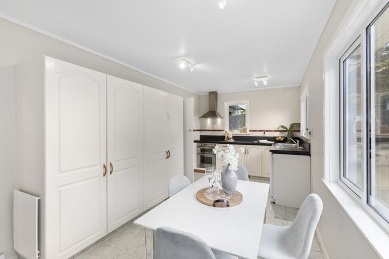 Photo of property in 207 Miromiro Road, Normandale, Lower Hutt, 5010