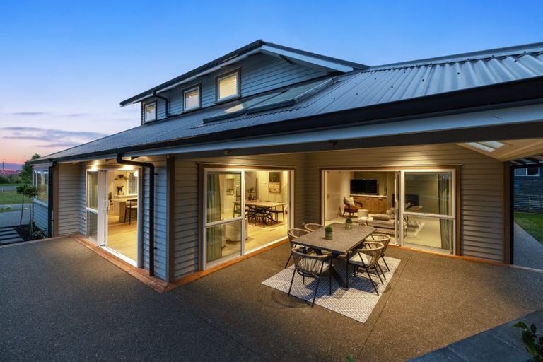 Photo of property in 71 Oak Road, Poraiti, Napier, 4112