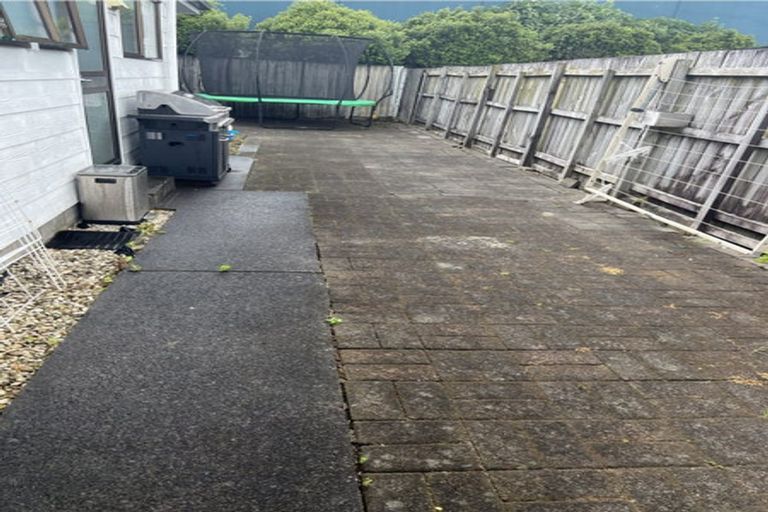 Photo of property in 2/2 Walter Strevens Drive, Conifer Grove, Takanini, 2112