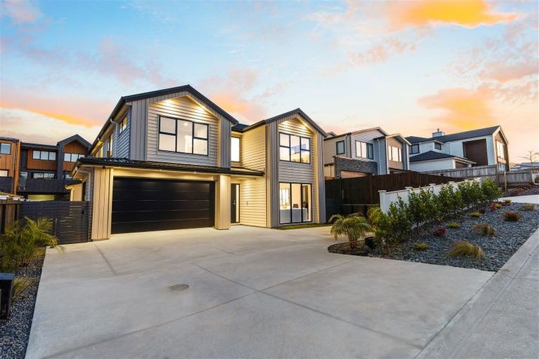 Photo of property in 6 Luff Place, Long Bay, Auckland, 0630