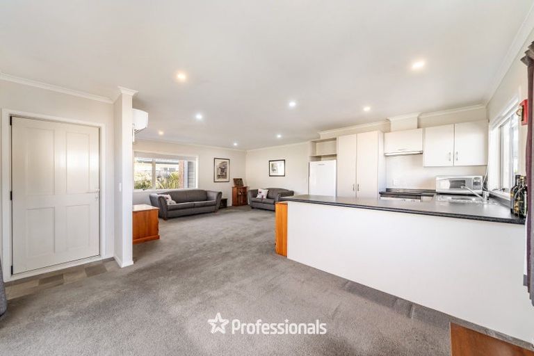 Photo of property in 17 Woodland Mews, Wainuiomata, Lower Hutt, 5014