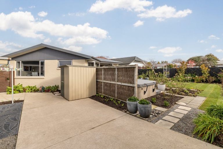 Photo of property in 36 Harrowdale Drive, Avonhead, Christchurch, 8042