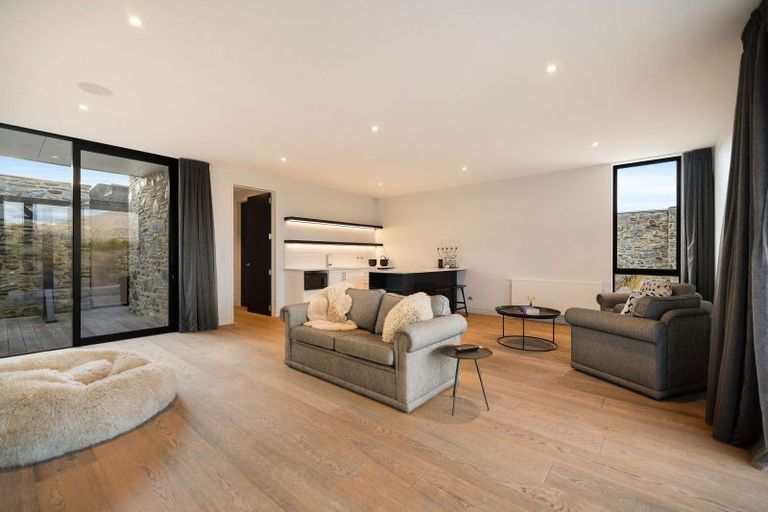 Photo of property in 6 Bloxham Lane, Lake Hayes, Queenstown, 9371