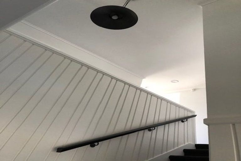 Photo of property in 82 Exmouth Road, Northcote, Auckland, 0627