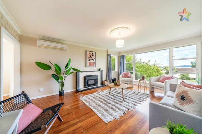 Photo of property in 27 Magnolia Grove, Maungaraki, Lower Hutt, 5010