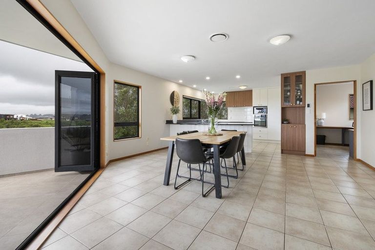 Photo of property in 33 Ruapehu Drive, Fitzherbert, Palmerston North, 4410