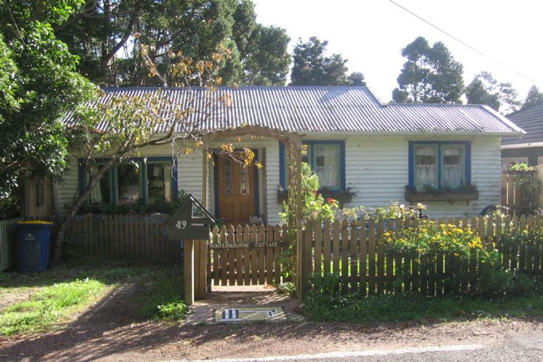 Photo of property in 49 Kauri Point Road, Laingholm, Auckland, 0604
