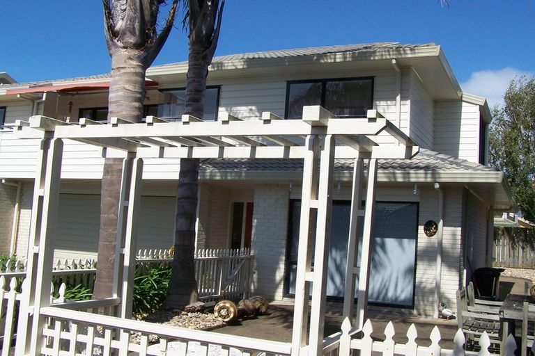 Photo of property in 2/18 Gillard Place, Eastern Beach, Auckland, 2012