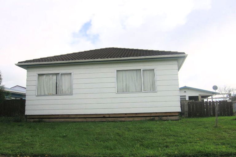 Photo of property in 42 Chatsworth Place, Highbury, Palmerston North, 4412