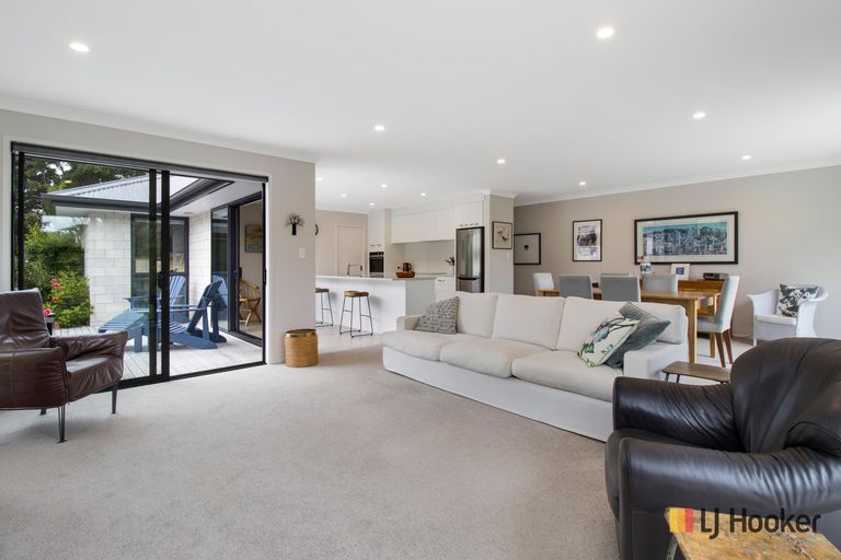 Photo of property in 11 Ian Place, Waihi Beach, 3611