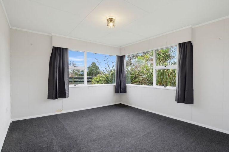 Photo of property in 1 Dunk Place, Milson, Palmerston North, 4414