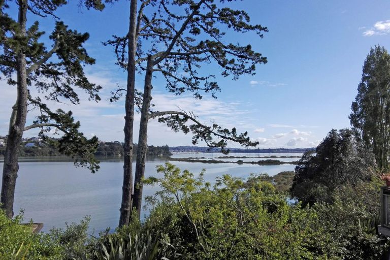 Photo of property in 9 Chapman Road, Te Atatu Peninsula, Auckland, 0610