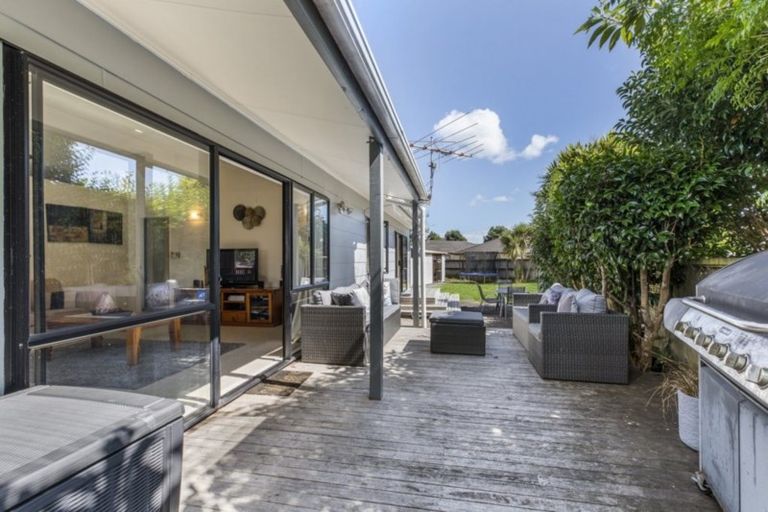 Photo of property in 105 Wattle Farm Road, Wattle Downs, Auckland, 2103