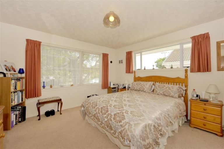 Photo of property in 17 Woodstock Place, Russley, Christchurch, 8042