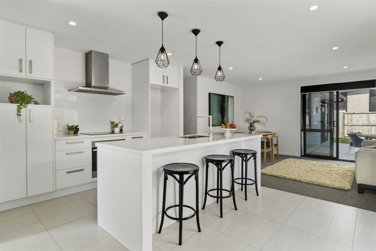 Photo of property in 28 Te Kio Crescent, Papamoa Beach, Papamoa, 3118