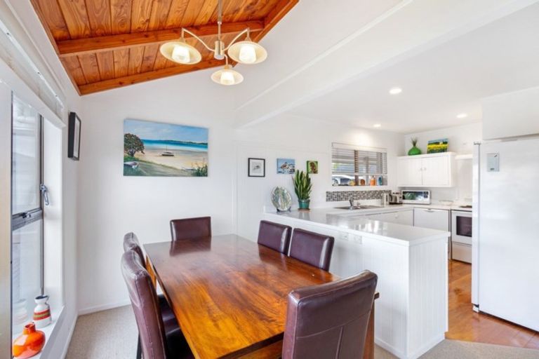 Photo of property in 21 Kahurangi Place, Snells Beach, 0920