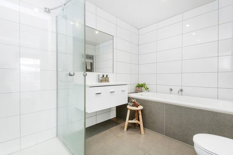 Photo of property in 32a Tawa Terrace, Tawa, Wellington, 5028