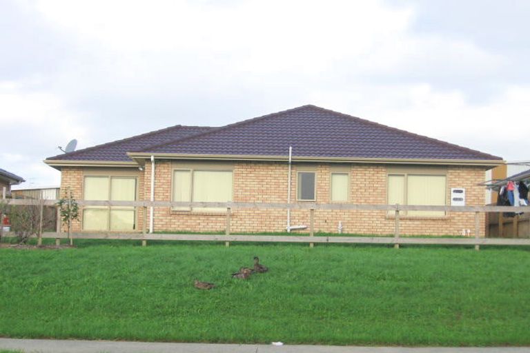 Photo of property in 17 Woodbank Drive, Glen Eden, Auckland, 0602