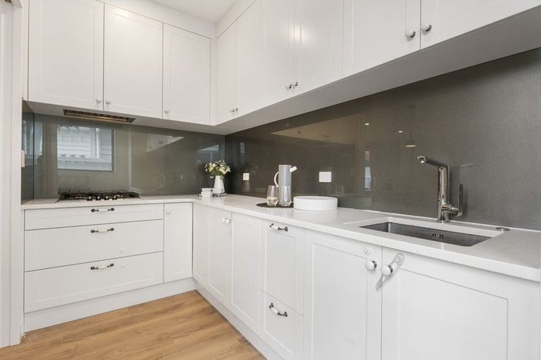 Photo of property in 8 Thomas Rielly Avenue, Hobsonville, Auckland, 0616