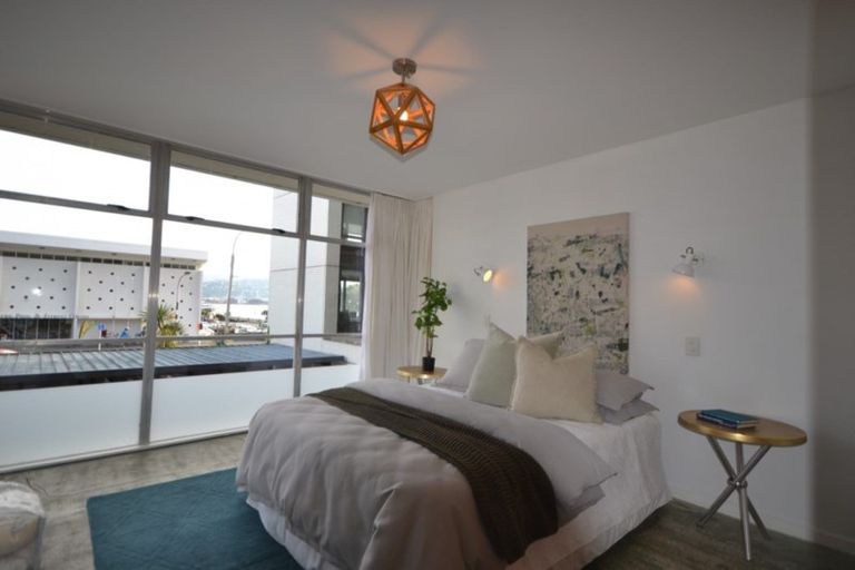 Photo of property in Dorchester Apartments, 144 Oriental Parade, Oriental Bay, Wellington, 6011