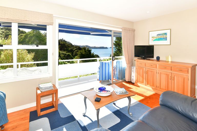 Photo of property in 11 Opahi Bay Road, Mahurangi West, Warkworth, 0983