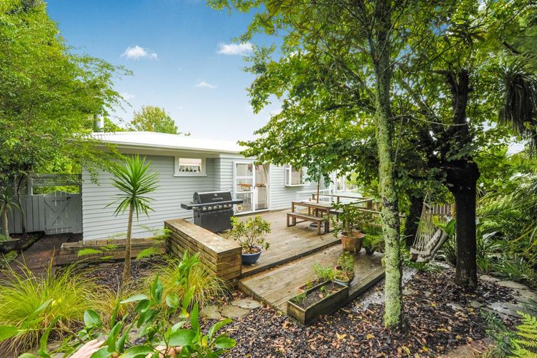 Photo of property in 8 Autumn Avenue, Glen Eden, Auckland, 0602