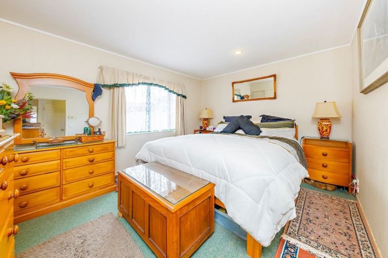 Photo of property in 2a Waiari Road, Conifer Grove, Takanini, 2112