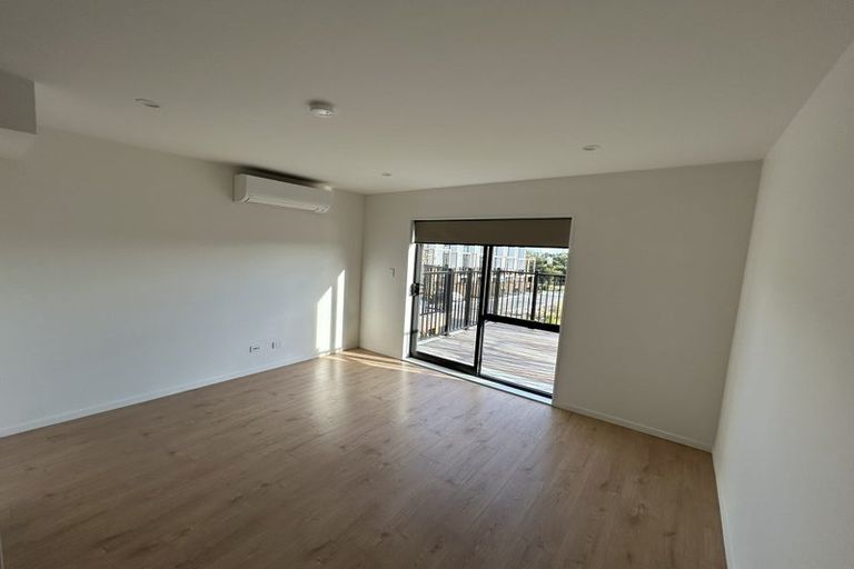 Photo of property in 13 Falcon Crescent, Hobsonville, Auckland, 0618