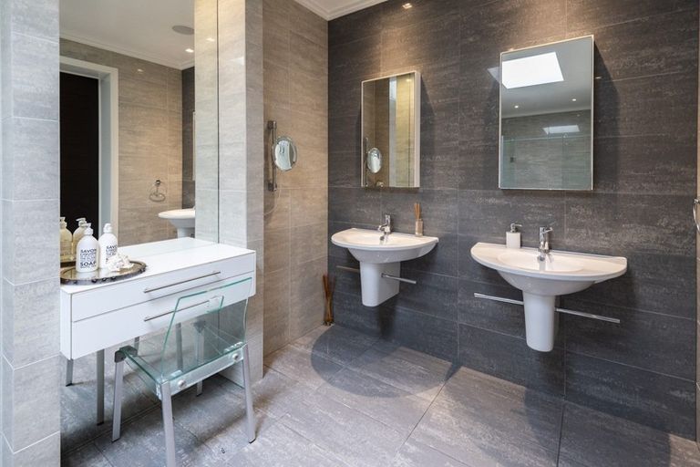 Photo of property in 5 Te Akau Crescent, Bucklands Beach, Auckland, 2012