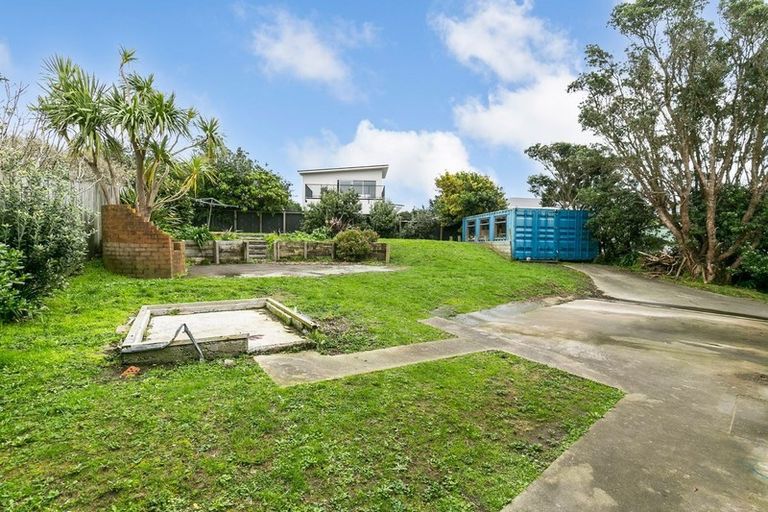 Photo of property in 43 Hiwi Crescent, Titahi Bay, Porirua, 5022