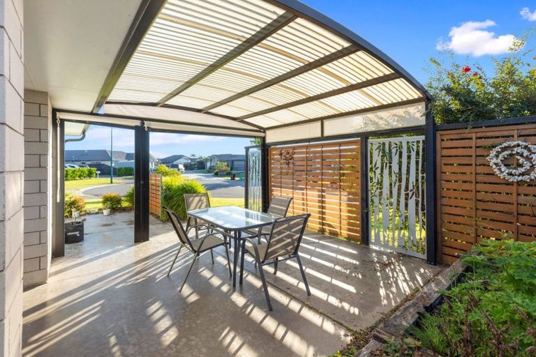 Photo of property in 15 Oka Street, Papamoa Beach, Papamoa, 3118