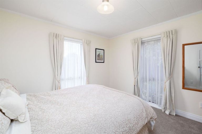 Photo of property in 8a Ringwood Place, Avonhead, Christchurch, 8042