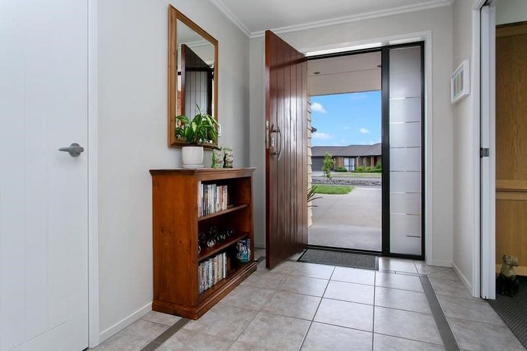 Photo of property in 19 Lilac Close, Cambridge, 3434