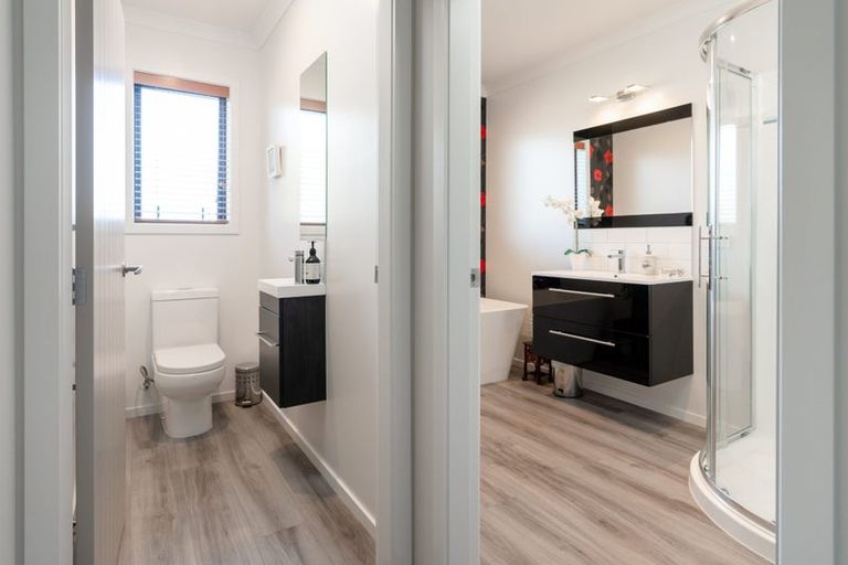 Photo of property in 18 Takahe Drive, Paraparaumu Beach, Paraparaumu, 5032