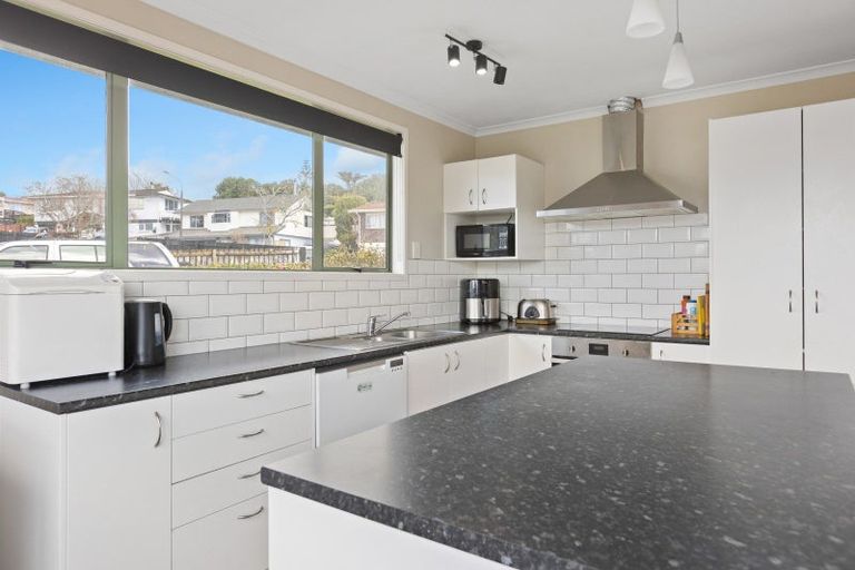 Photo of property in 16 La Salle Drive, Westown, New Plymouth, 4310