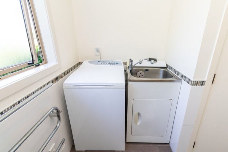 Photo of property in 2a Downing Street, Crofton Downs, Wellington, 6035