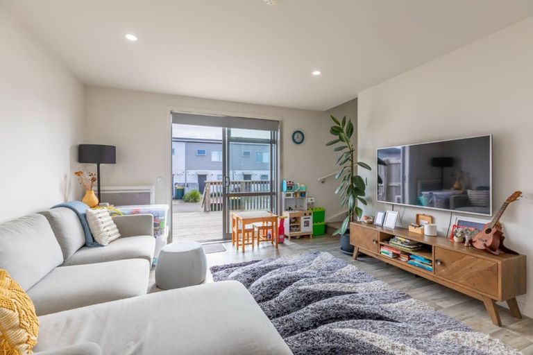 Photo of property in 6 Kanorau Place, Mangere, Auckland, 2022