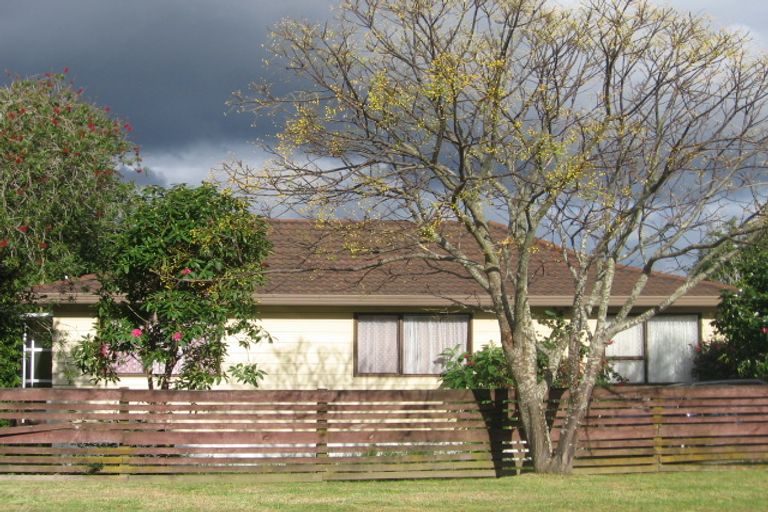 Photo of property in 35 Rehia Road, Massey, Auckland, 0614