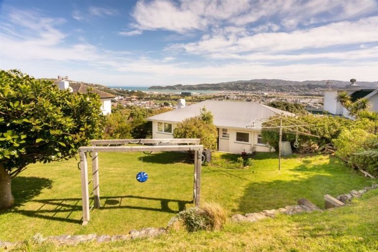 Photo of property in 22 Seatoun Heights Road, Seatoun, Wellington, 6022