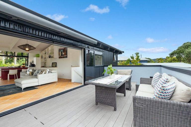 Photo of property in 21 Grand View Road, Leigh, 0985