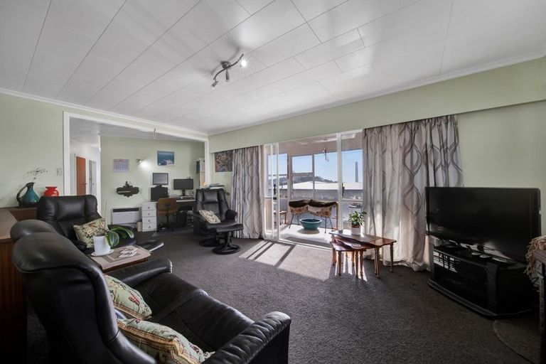 Photo of property in 124 Pioneer Road, Moturoa, New Plymouth, 4310