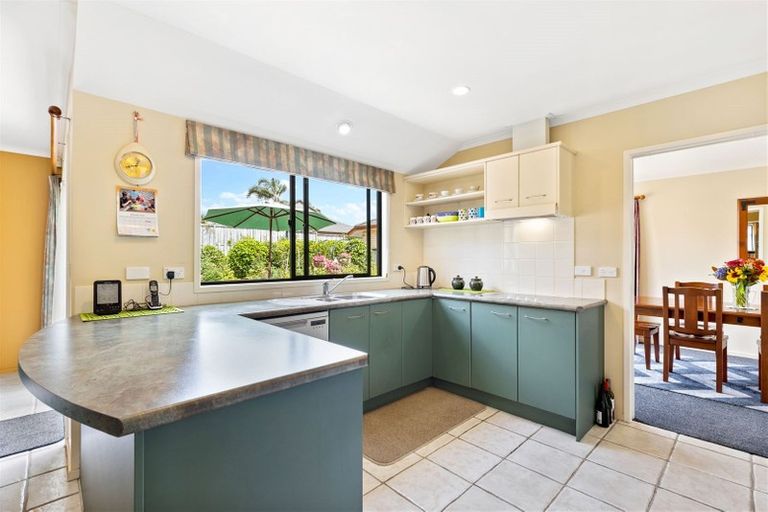Photo of property in 58 Hillwell Drive, Henderson, Auckland, 0612