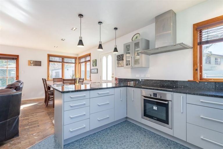 Photo of property in 2 Whakataki Grove, Waiwhetu, Lower Hutt, 5010