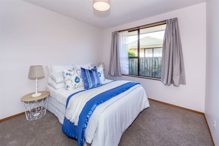 Photo of property in 2/78 Solomon Avenue, Redwood, Christchurch, 8051