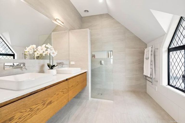 Photo of property in 4 Cliff Road, Torbay, Auckland, 0630