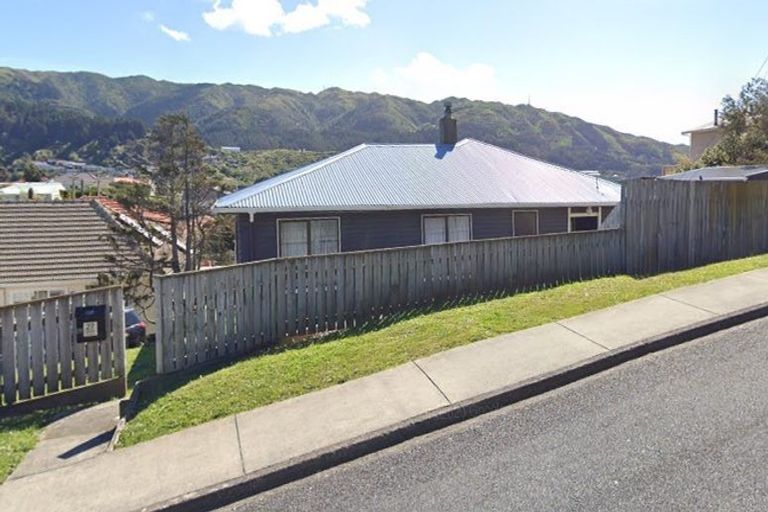 Photo of property in 27 Mexted Terrace, Tawa, Wellington, 5028