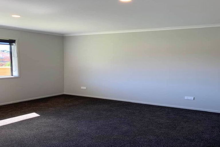 Photo of property in 15 Shearwater Lane, Whitby, Porirua, 5024